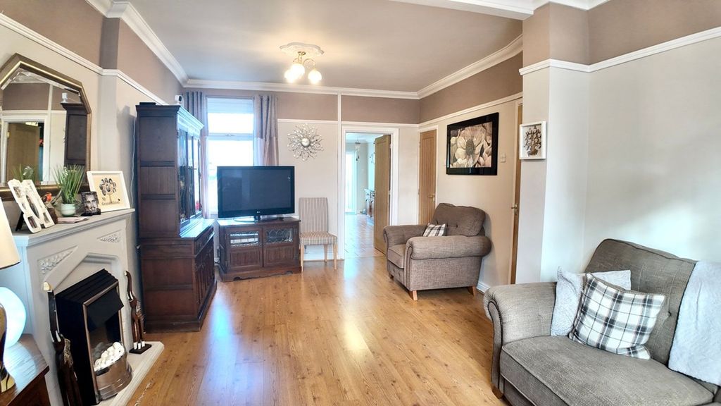 Property photo 2 of 21