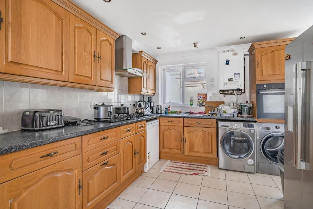 Property photo 2 of 9 Kitchen