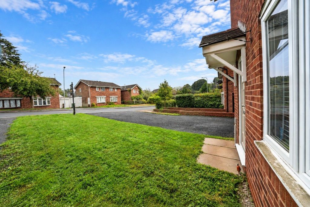 Property photo 2 of 33