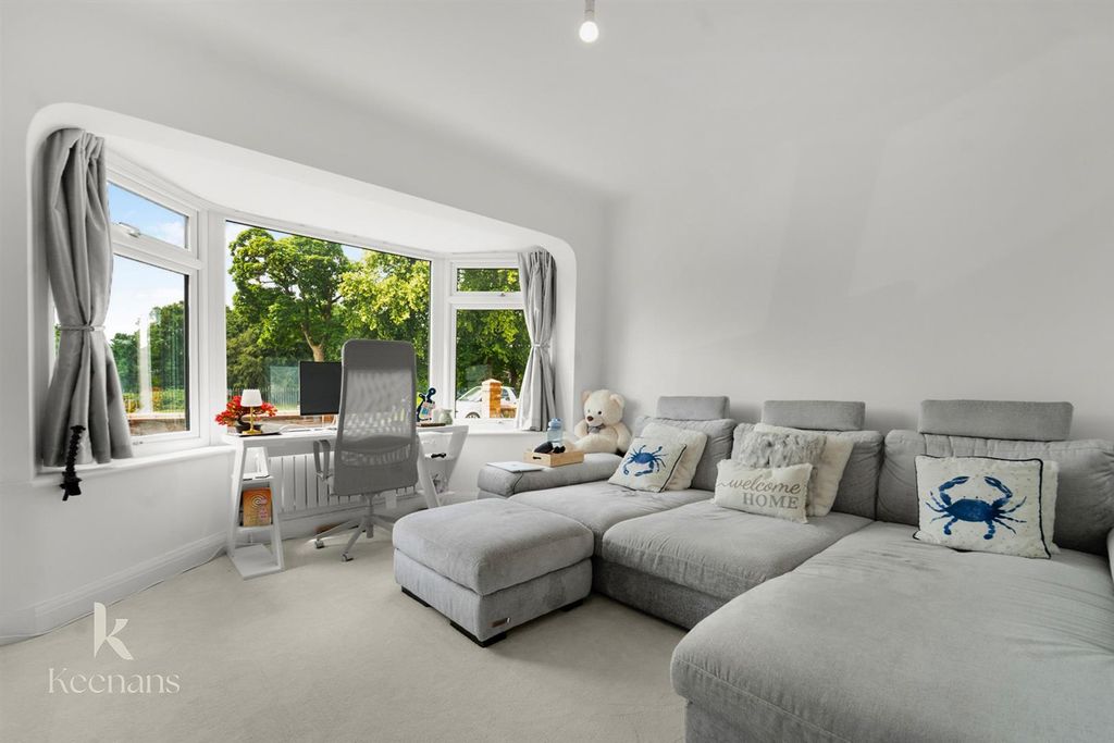 Property photo 3 of 42 Manchester Road-04.Jpg