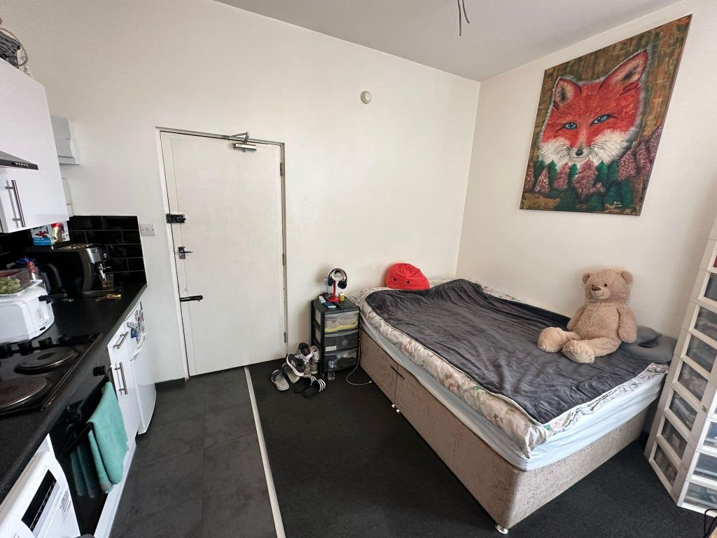 Property photo 1 of 9 Cover