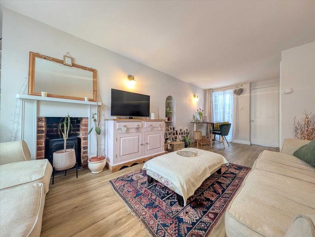 Property photo 2 of 11 Lounge / Dining Room