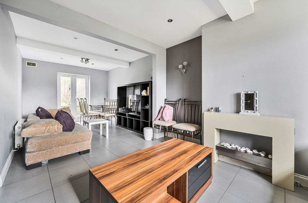 Property photo 2 of 21 1409828-10-698B2c...