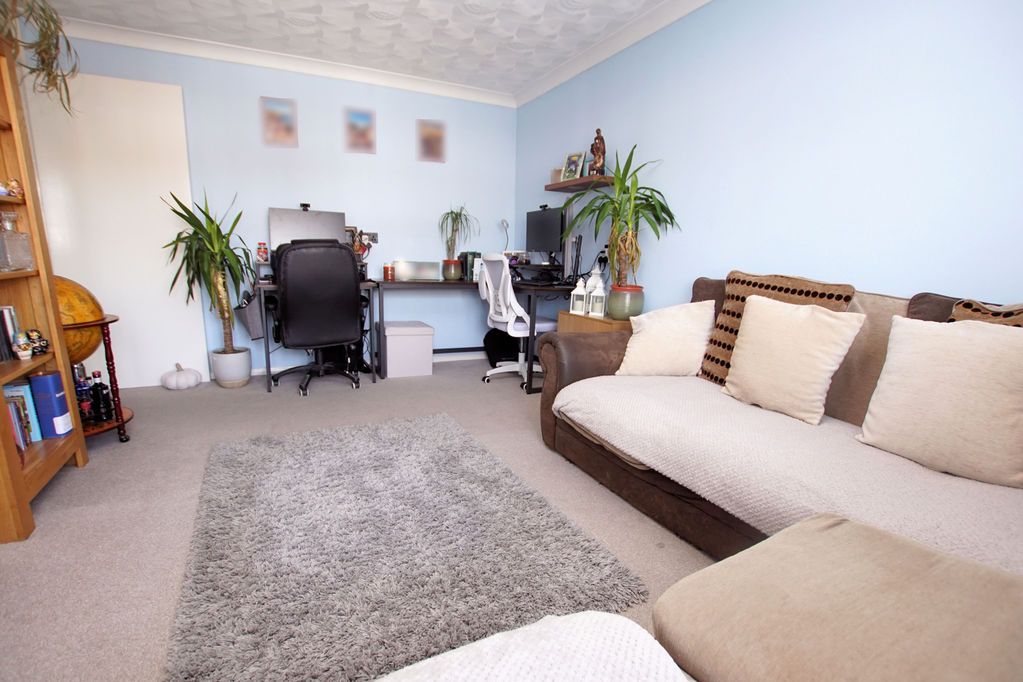 Property photo 3 of 9 Lounge