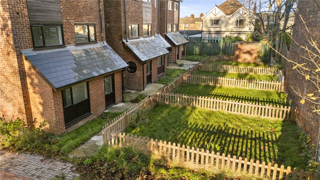 Property photo 2 of 8 Picture No. 09