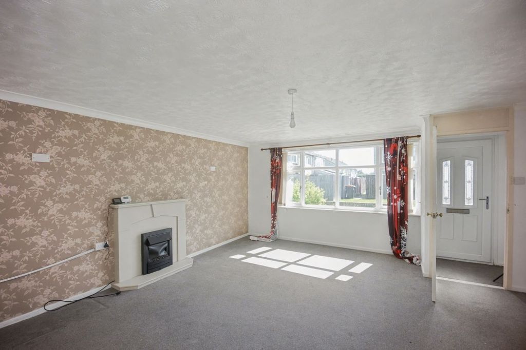 Property photo 2 of 20