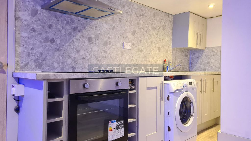 Property photo 3 of 5 3A May Street, Crosland Moor, Huddersfield, HD4 5Dh (4)