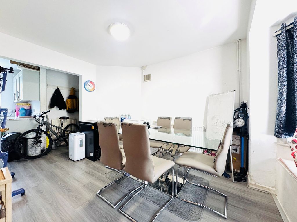 Property photo 3 of 10 Dining Room