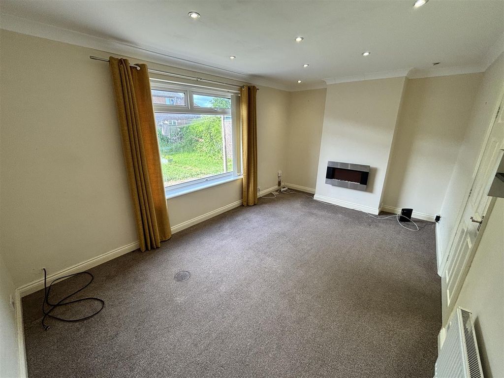Property photo 3 of 14 Living Room