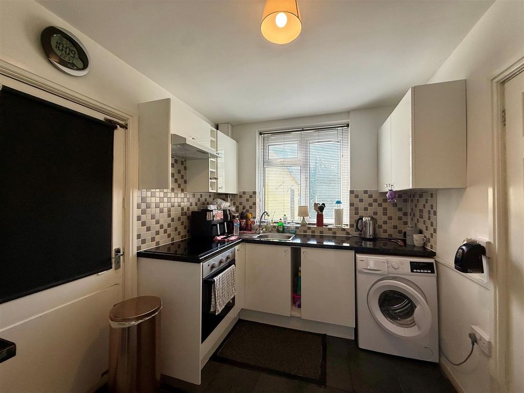 Property photo 3 of 8 Kitchen.Jpg