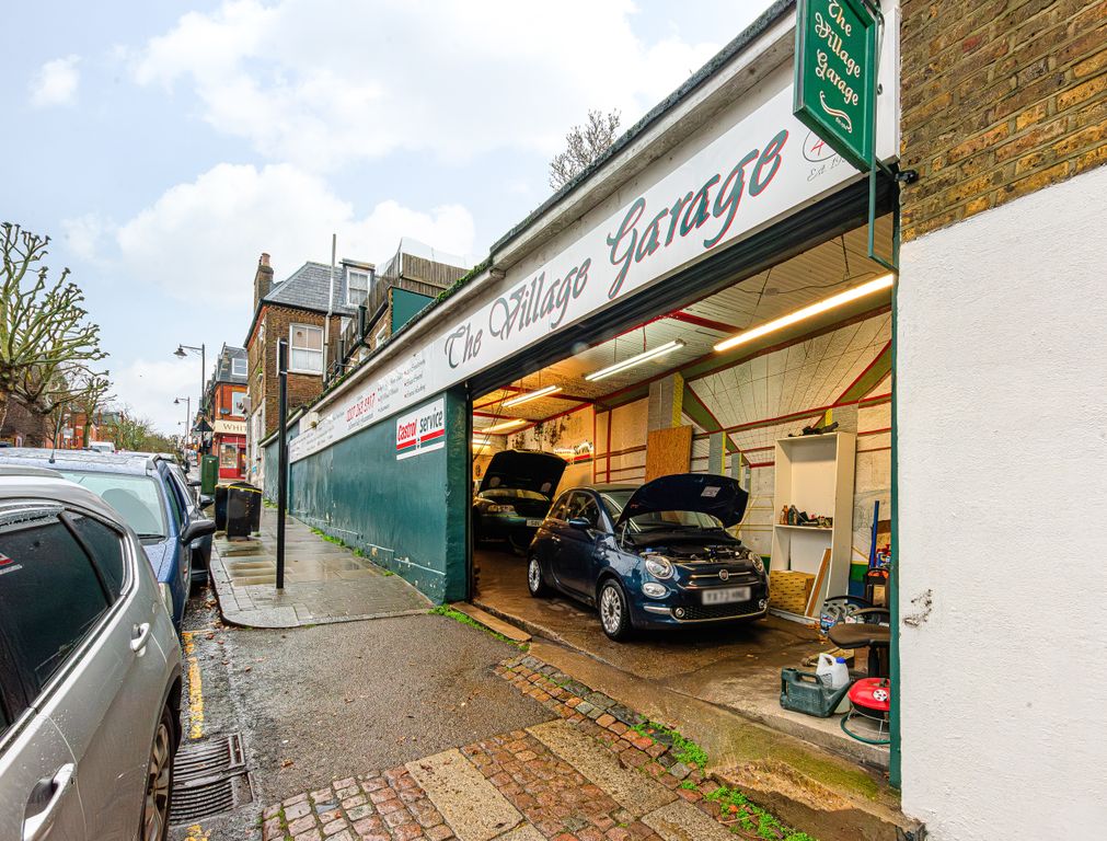 Property photo 3 of 12 Cressida Road 44C-003