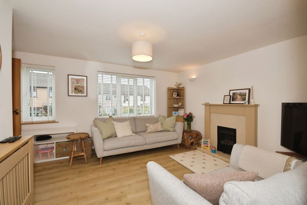 Property photo 2 of 25 Pbox-Img.Jpg