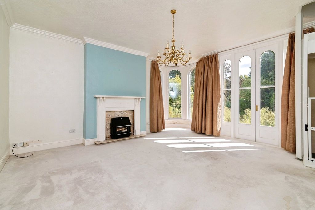 Property photo 2 of 37 Picture No. 95
