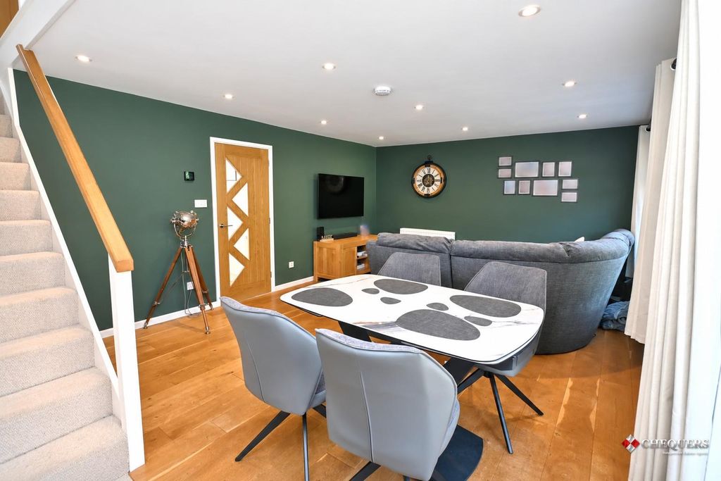 Property photo 2 of 16 Lounge/ Dining Room