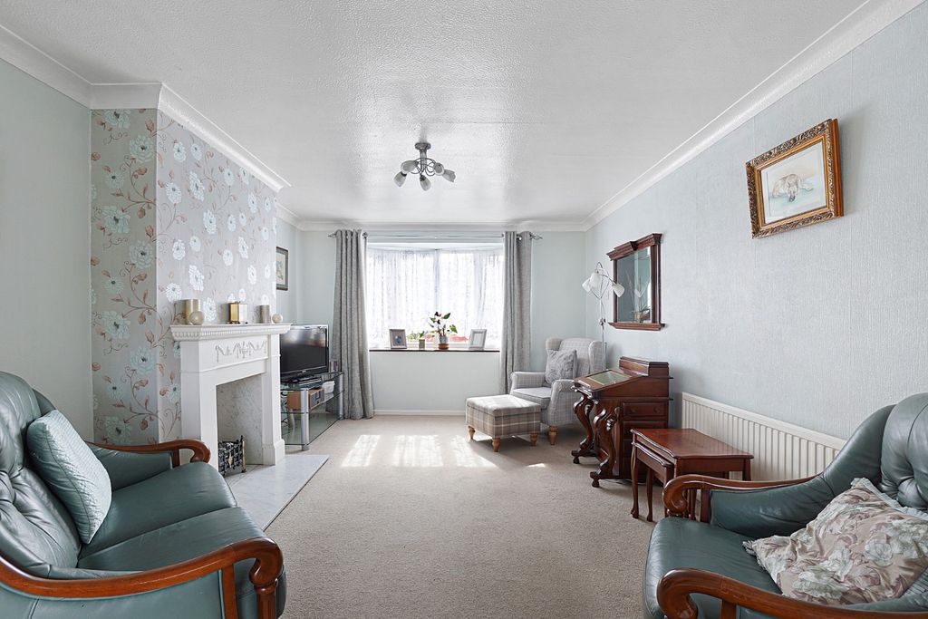 Property photo 2 of 17 4239696