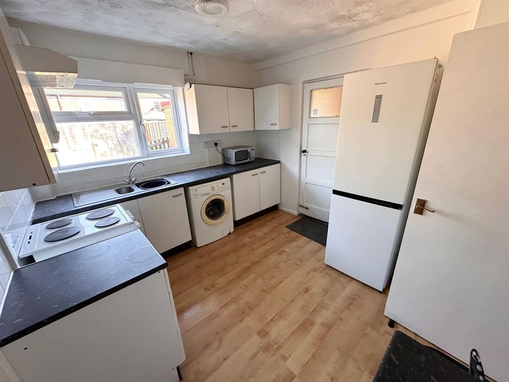 Property photo 2 of 17 Kit 2025.Jpg