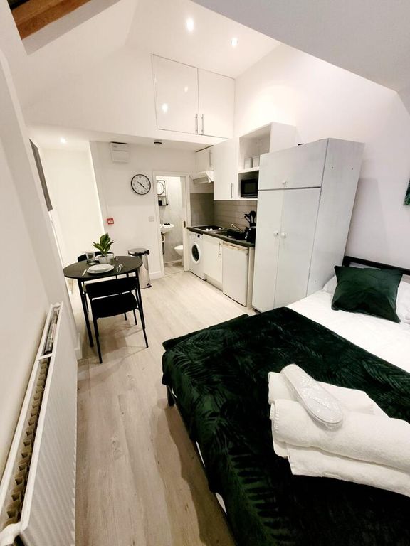 Property photo 2 of 17 Studio