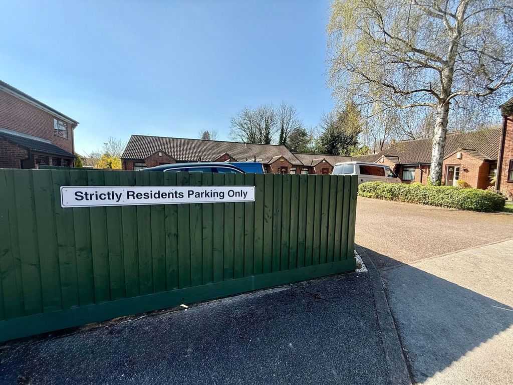 Property photo 2 of 16 Residents Parking