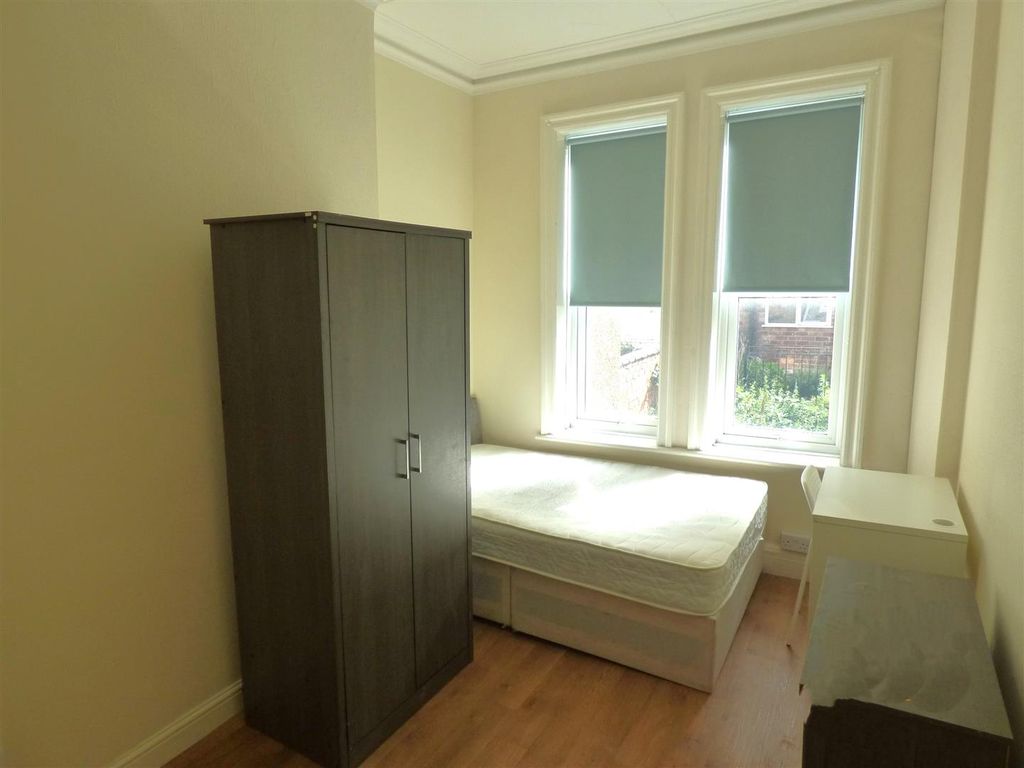 Property photo 3 of 7 37 Room 2.Jpg