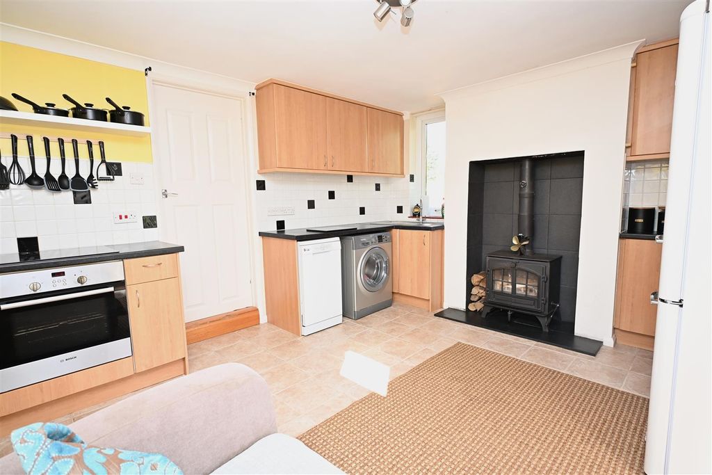 Property photo 3 of 23 Kitchen