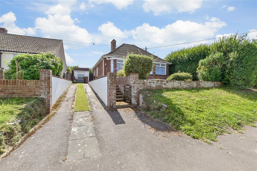 Property photo 2 of 11 Driveway/Parking