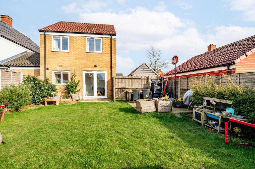 Property photo 2 of 18