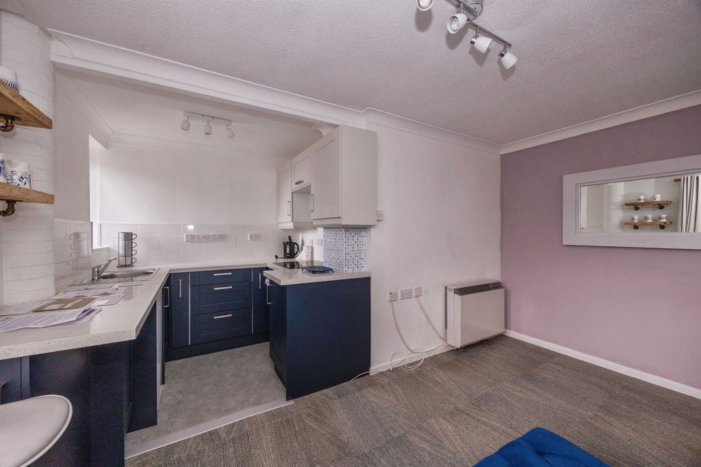 Property photo 2 of 19