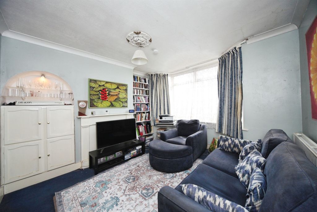Property photo 3 of 13