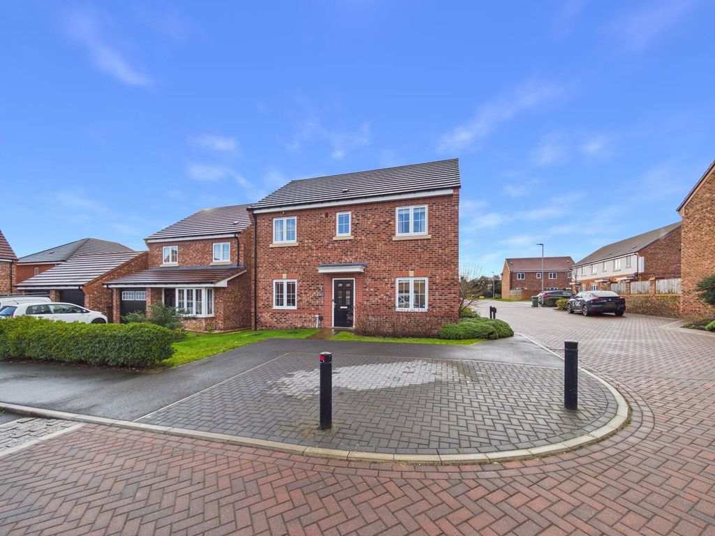 Property photo 1 of 18 Front (Exterior)