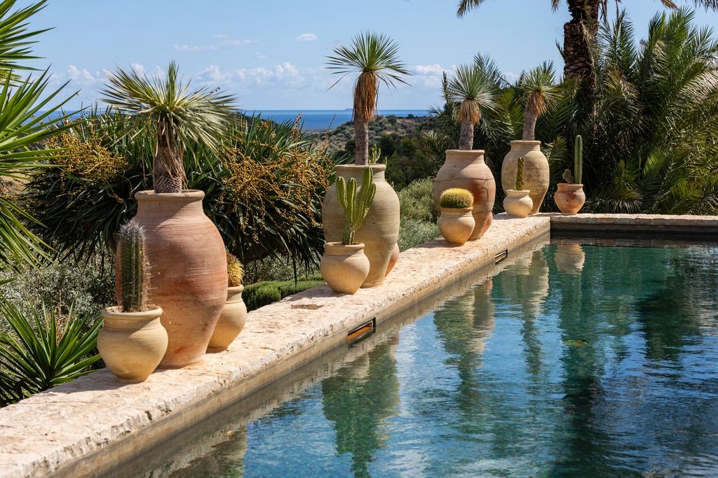 Property photo 1 of 44