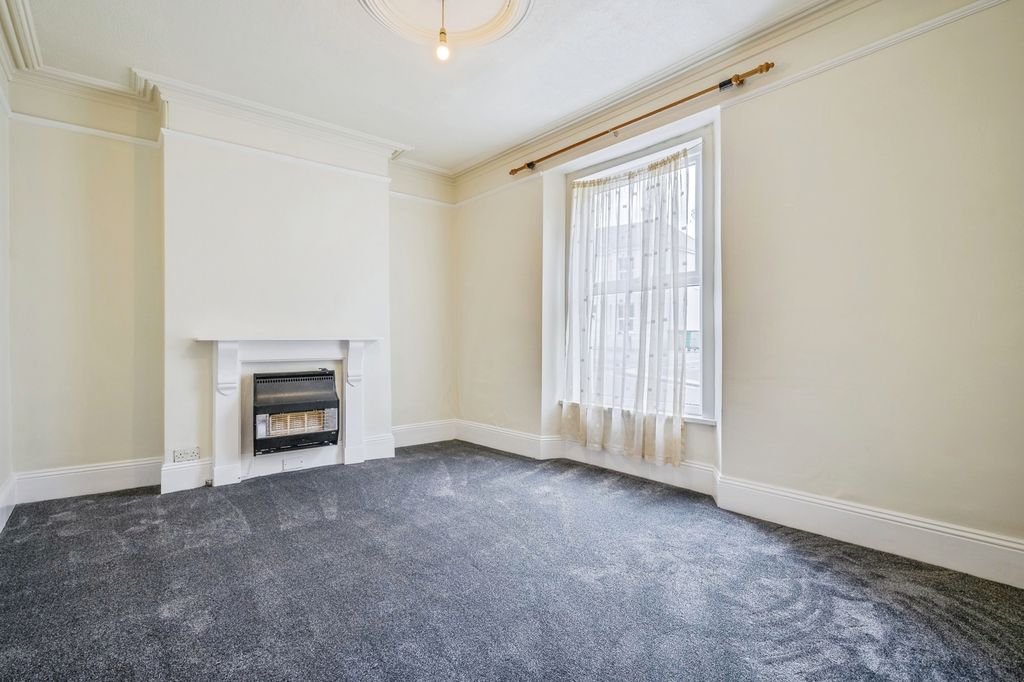 Property photo 2 of 17 Photo