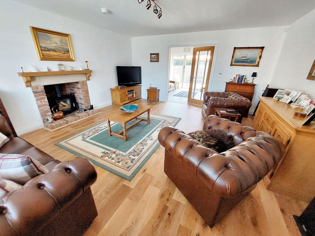 Property photo 2 of 32