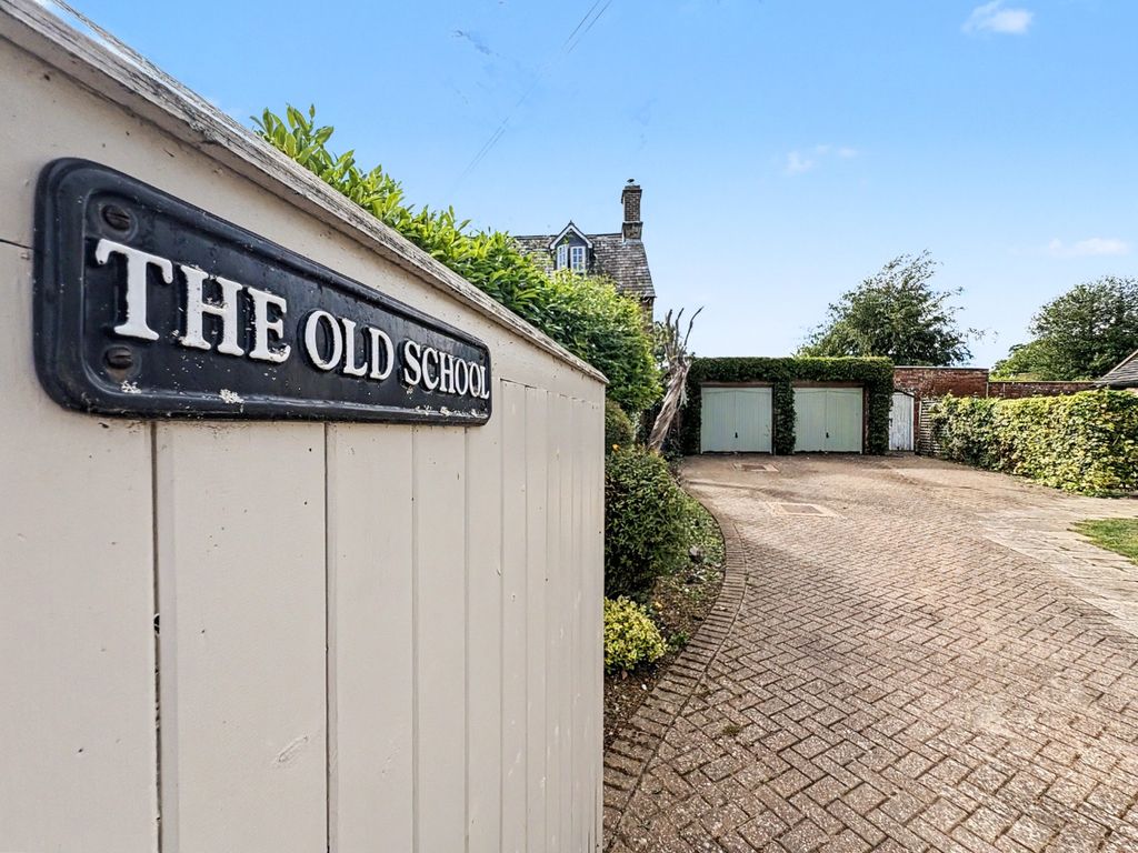Property photo 2 of 51 5258295
