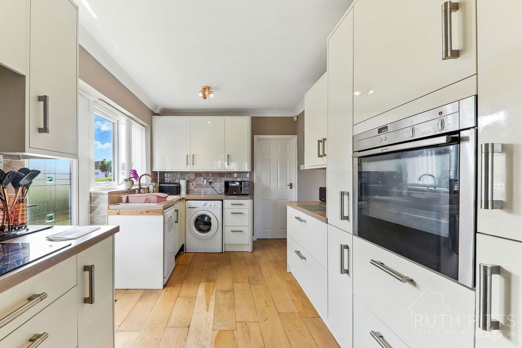 Property photo 3 of 23