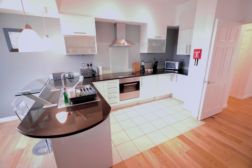 Property photo 3 of 10 Kitchen