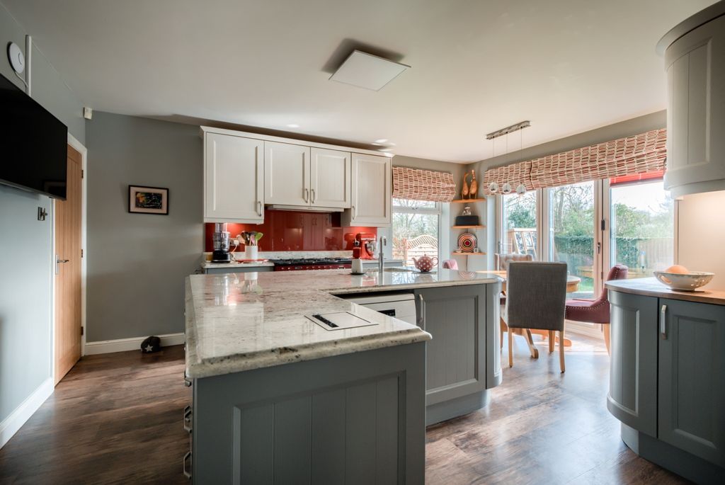 Property photo 3 of 28 Xt5A5056-Hdr(3)