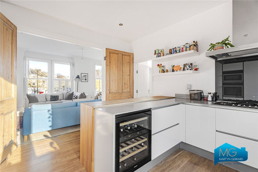 Property photo 2 of 24 Picture No. 31