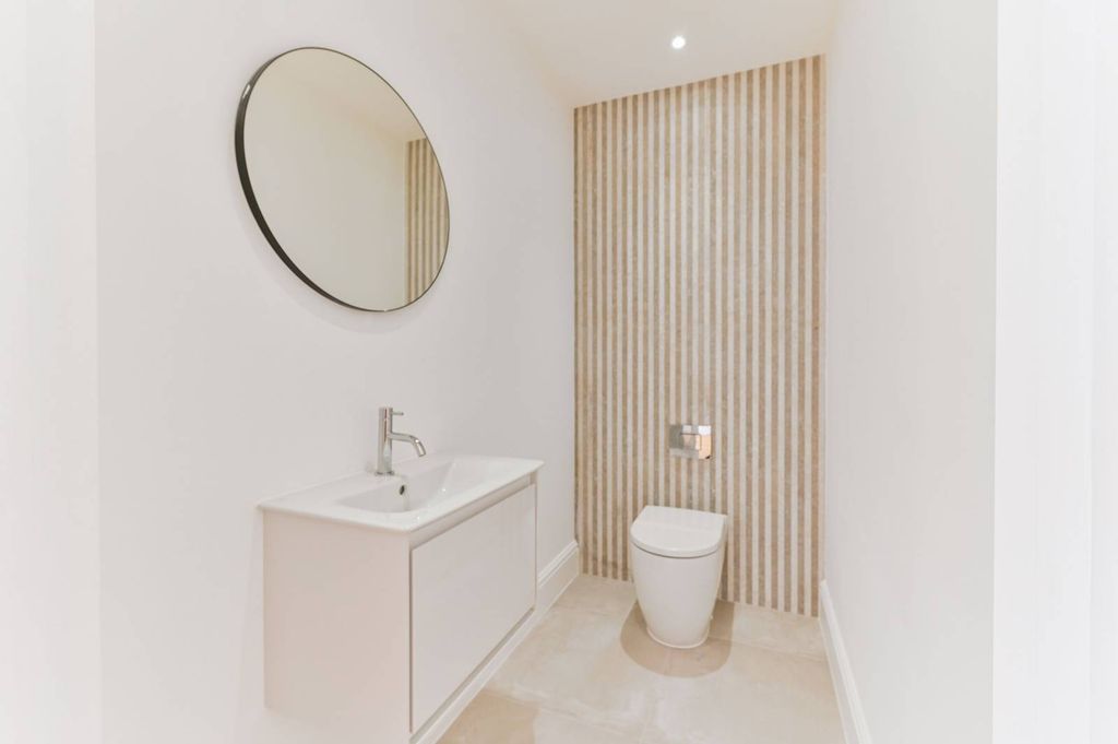 Property photo 2 of 24