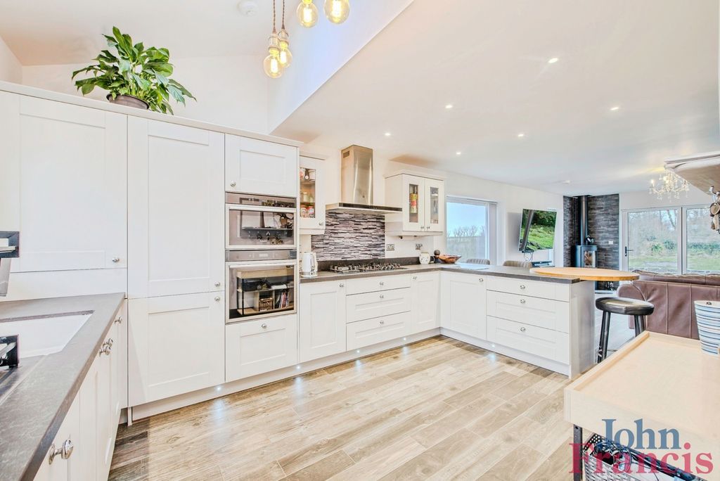 Property photo 2 of 24 Pbox-Img.Jpg