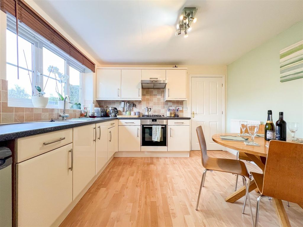 Property photo 2 of 21 Breakfast Kitchen