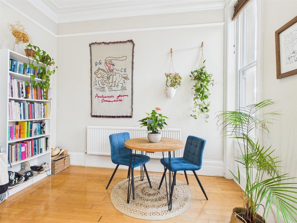 Property photo 3 of 11 Cam01968G0-Pr0231-Still003.Jpg