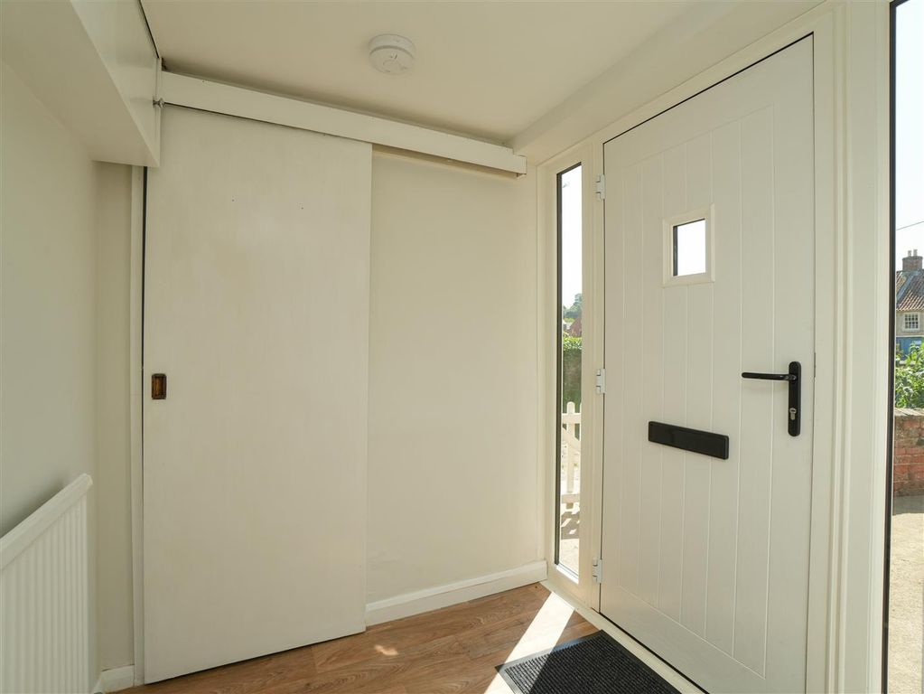 Property photo 3 of 24 Entrance Lobby