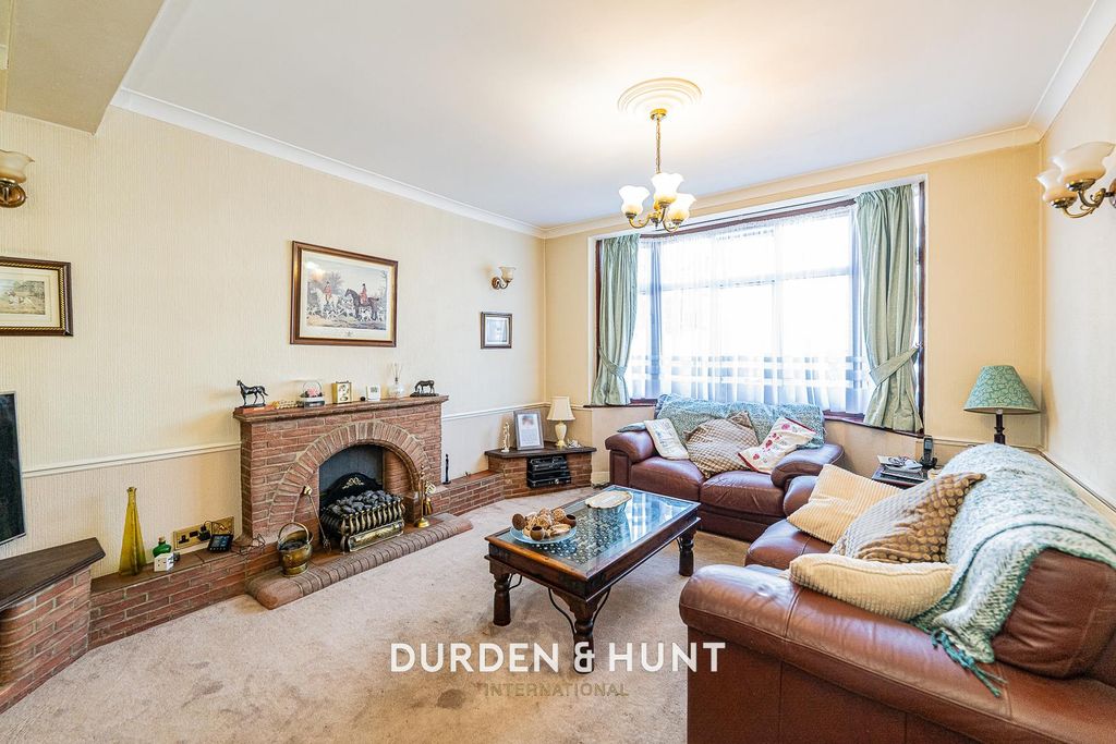 Property photo 2 of 17 Buckhurst-7.Jpg