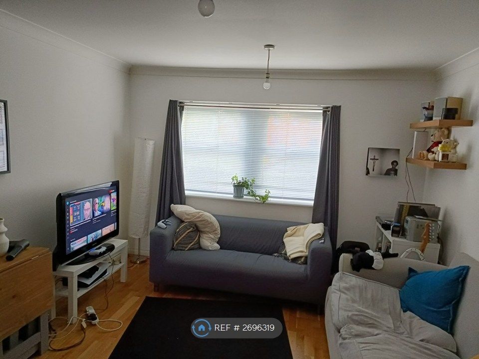 Property photo 2 of 6 Living Room