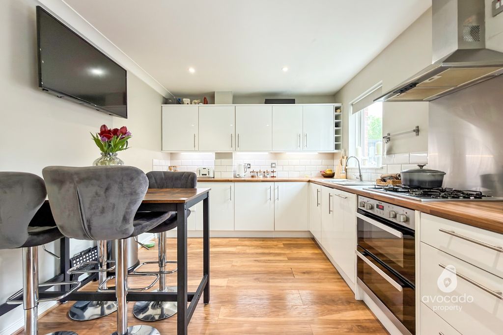 Property photo 2 of 12 5066642