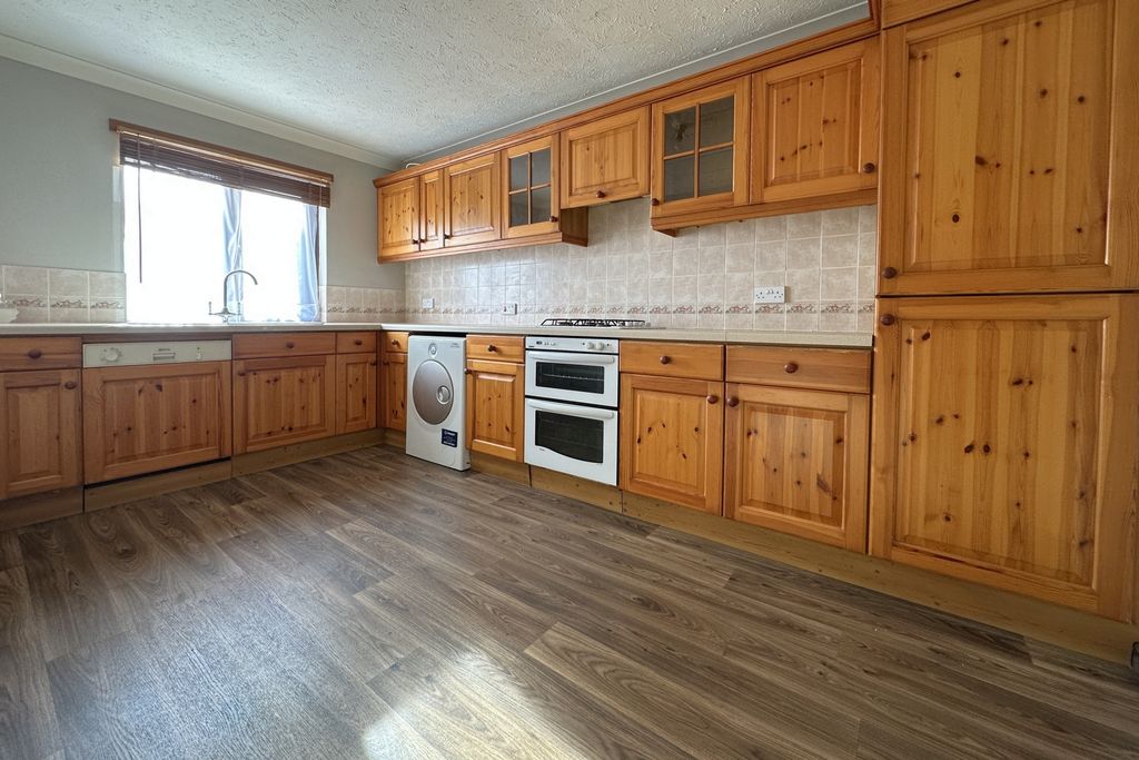 Property photo 3 of 12 Photo 7