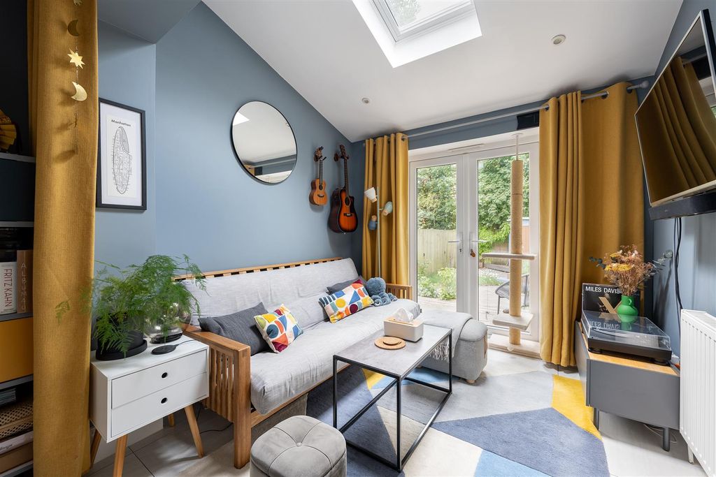 Property photo 2 of 22 Spruce Hills Road E17