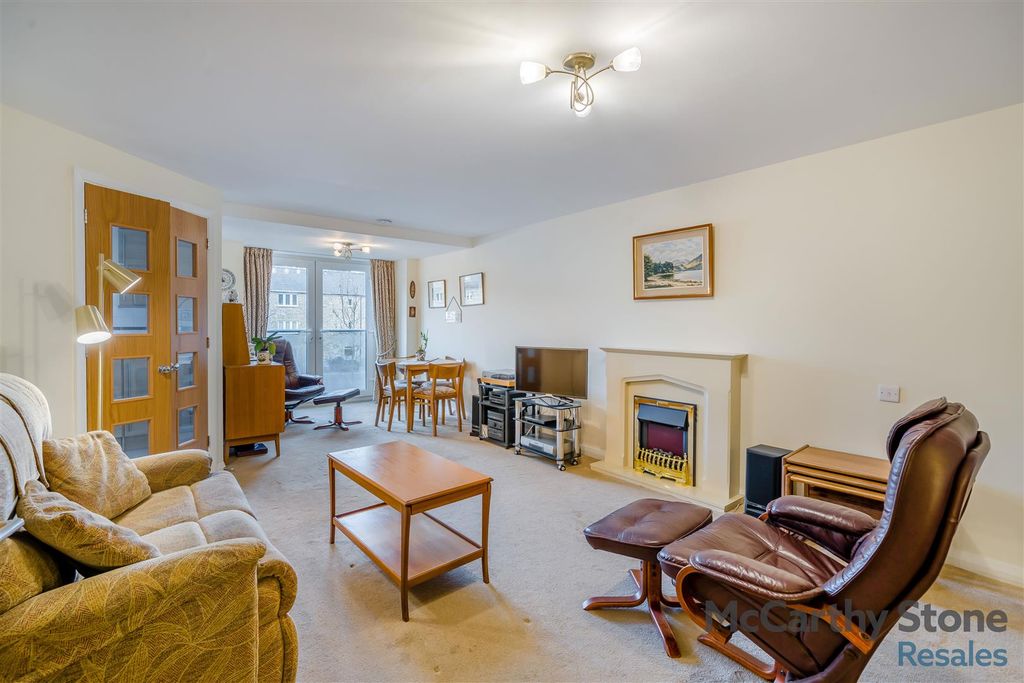 Property photo 2 of 25 8628269-Interior01.Jpg