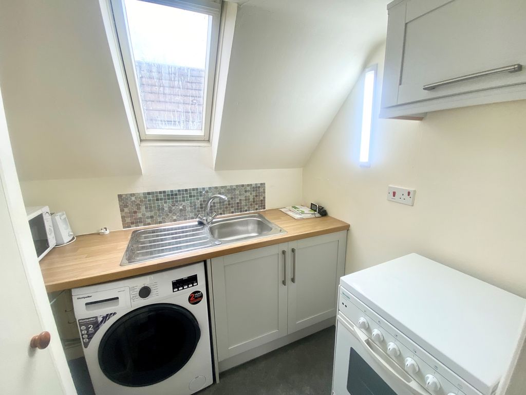 Property photo 2 of 5 Kitchen