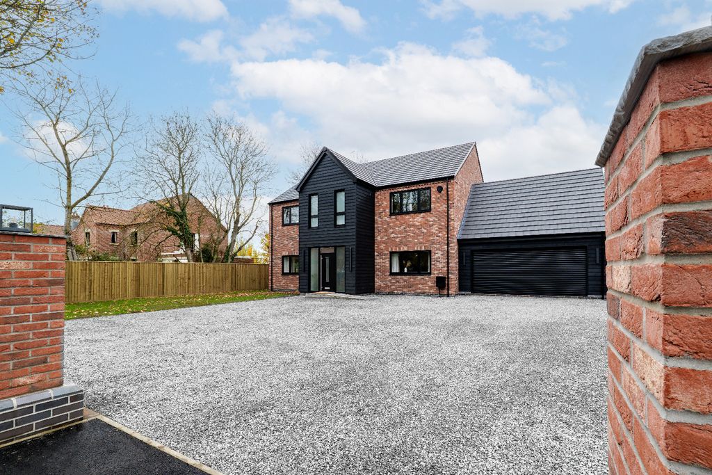 Property photo 1 of 41 4665011